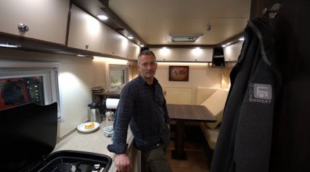 Image - Endlich frei: Schreinermeister Markus (56) reist monatelang im Wohnmobil Atego 4x4 Weltreisemobil.